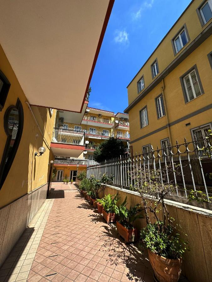 Renza House Chiaia Appartement Napels Buitenkant foto